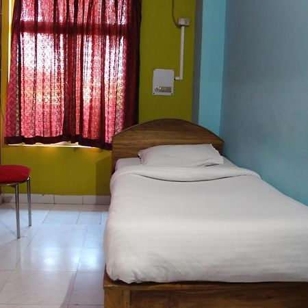 Hotel Lg Towers Guwahati Esterno foto
