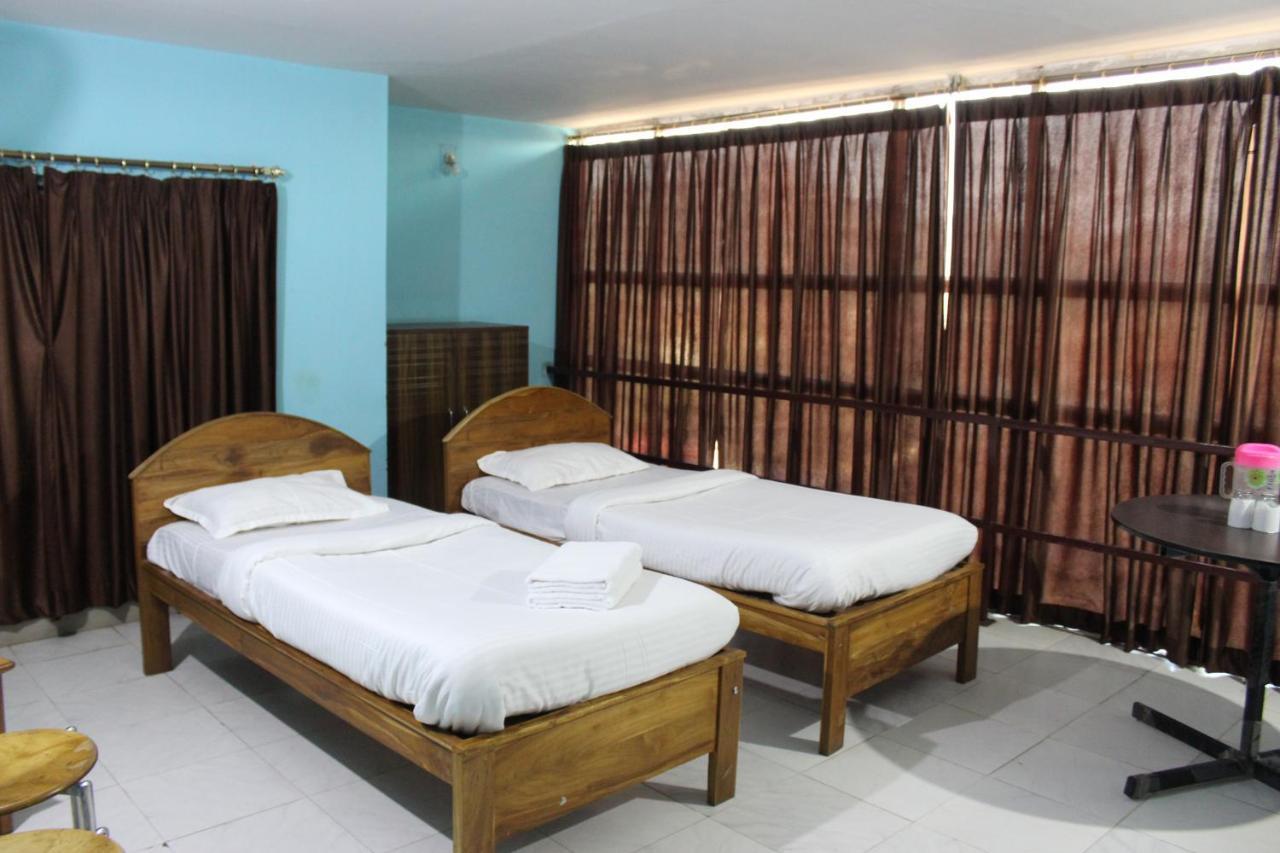Hotel Lg Towers Guwahati Esterno foto